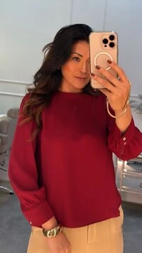 Blusa Crepe Mangas Longas Bufantes Graciane Detalhe Botões Dourados Vazados