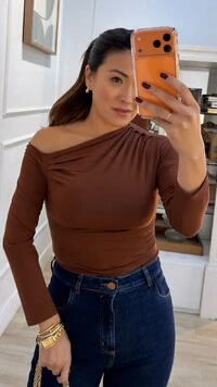 Blusa Malha Ombro Vazado Detalhe De Pregas Layla Mangas 7/8