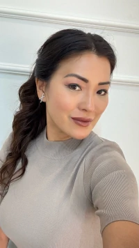 Brinco Transpassado Fino Cravejado