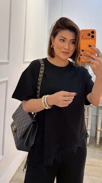 Blusa De Malha Maju Barrado Assimétrico Detalhe Renda