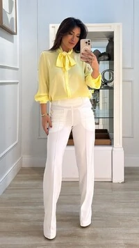 Calça Pantalona Rose Bolsos Frontais Com Recorte Duplo E Botões Dourados