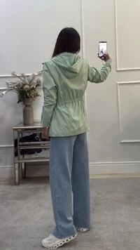 Parka Forro Peluciado Nina Bolsos Com Zíper Diagonais Dourados