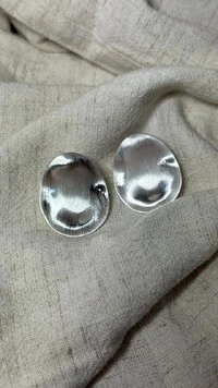 Brinco Médio Plaquinha Achatada