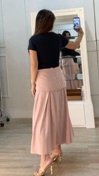 Saia Midi Evasê Pregas Frontais Ingrid Pala Larga Com Texturas Em Losangos