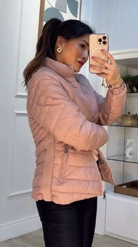 Jaqueta Nylon Pesponto Diagonais Debora Detalhe Lateral Largo Canelado