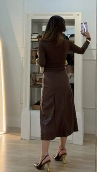 Saia Midi Evasê Couro Eco Giulia Pala Larga Com Elástico