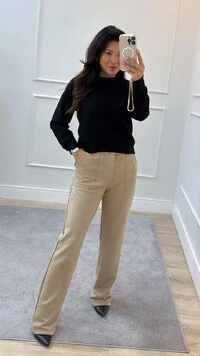Calça Reta Suede Babi Botões Forrados Frontais
