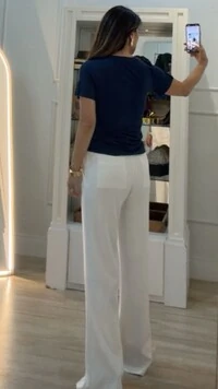 Blusa De Malha Yasmin Detalhe Punhos Largos Pespontados Com Martingalê