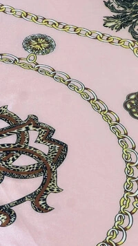 Lenço Acetinado Estampado Detalhe Em Animal Print