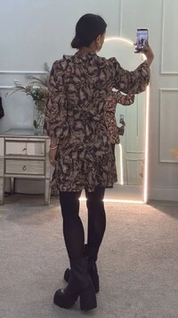 Vestido Curto Alissa Estampado Detalhe Laço Na Gola