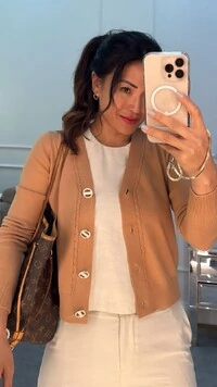 Cardigan Curto Liso Clarice Com Botão Cravejado Vazado