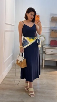 Vestido Midi Evasê Decote V Soraya Bolsos Frontais
