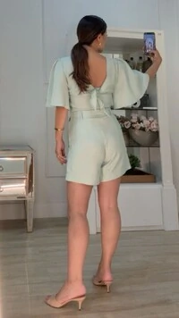 Shorts Alfaiataria Pregas Frontais Anne Cinto Forrado Fivela Oval Resinada