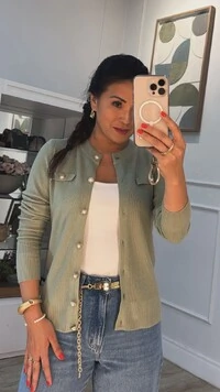 Cardigan Canelado Alicia Botões De Flor Com Pérola