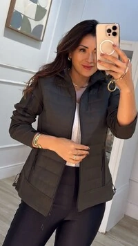 PRÉ-VENDA ENVIO ESTIMADO 28/11 Jaqueta Com Capuz Pitty Puxadores Reguláveis No Barrado