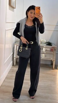 Blusa Malha Aurora Decote V Com Detalhe De Renda