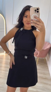 Cropped Cavado Thamires Detalhe Laço Com Aplicações Na Gola