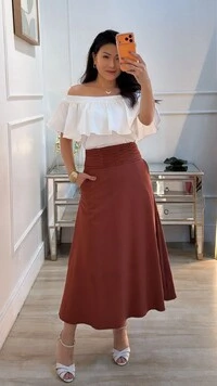 Blusa Ombro À Ombro Clara Detalhe Sobreposição