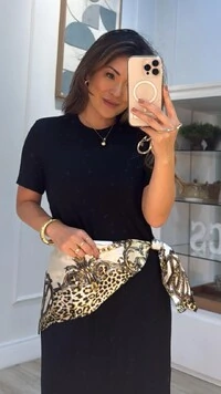 Lenço Acetinado Estampado Detalhe Em Animal Print