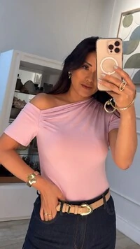 Blusa Malha Layla Ombro Vazado Detalhe Pregas