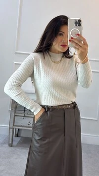 Blusa Cacharrel Tricot Alyce Detalhes Ondulados Frontais E Mangas Caneladas