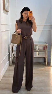 Calça Pantalona Alfaiataria Eleonor Cinto Com Detalhe De Pedra Quartzo