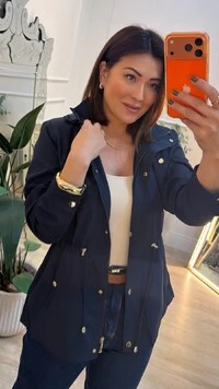 Parka Casaco Capuz Removivel Kamila Detalhe De Bolsos No Busto