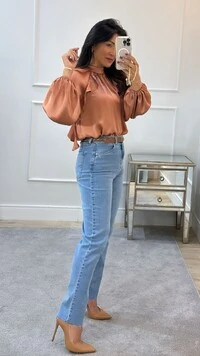 Blusa Gola Alta Acetinada Emilly Mangas Bufantes Detalhe De Babado