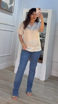 Blusa Acetinada Decote V Lívia Mangas Curtas