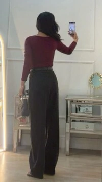 Blusa Malha Aurora Decote V Com Detalhe De Renda