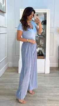 Calça Pantalona Plissada Hannah Bolsos Frontais