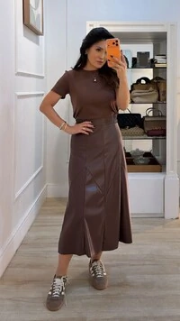 Saia Midi Evasê Couro Eco Giulia Pala Larga Com Elástico