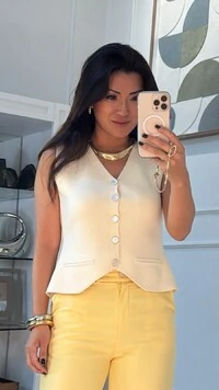 Colete Tricot Samira Botões Resinados Com Detalhe Dourado