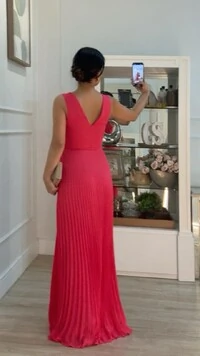 Vestido Longo Decote V Detalhe De Laço Maithe Saia Plissada