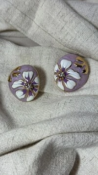 Brinco Grande Resinado Detalhe De Flor Resinada Com Strass