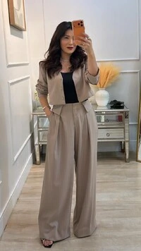 Blazer Curto Risca De Giz Isabella Decote V