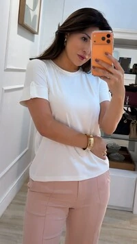 Blusa De Malha Yasmin Detalhe Punhos Largos Pespontados Com Martingalê