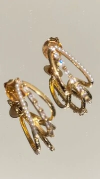 Brinco Gota Tripla Vazada Média Cravejada Em Strass