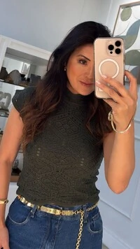 Blusa Tricot Com Entremeios Gola Alta Sandy Punhos E Barrado Ondulados