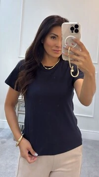 Blusa Basica Mangas Curtas Clara Gola Careca