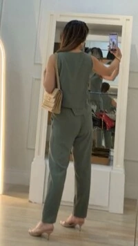 Blusa Regata Marilia Detalhe De Recorte Com Barrado Assimétrico