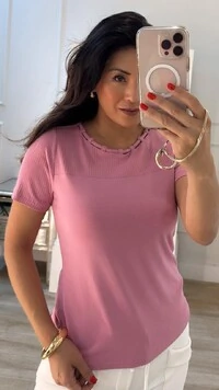 Blusa Malha Parte Superior Canelada Kayla Gola Detalhada
