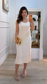 Vestido Midi Malha Canelada Julie Detalhe Circulo Dourado Na Alça