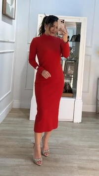 Vestido Midi Ribana Gola Alta Nicole Mangas Longas