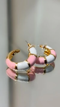 Argola Larga Média Texturizada Bicolor Detalhe Dourado