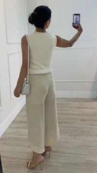 Regata Tricot Canelado Halley Detalhe Gola Enrolado