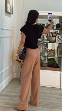 Calça Pantalona Suzi Botões Forrados E Pespontos