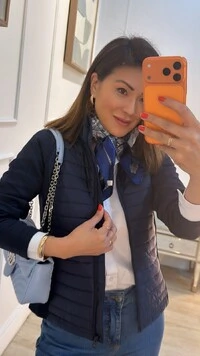 Lenço Acetinado Estampa Paisley Com Faixa Na Borda