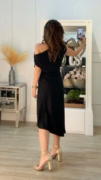 Vestido Midi Assimétrico Angélica Drapeado Nos Ombros