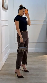 Blusa Tricot Com Entremeios Gola Alta Sandy Punhos E Barrado Ondulados